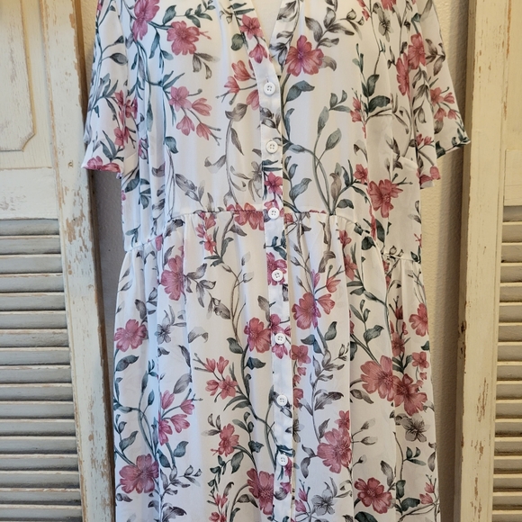 Torrid floral romantic chiffon hi-lo tunic - Picture 3 of 13